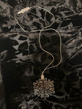 Silver Snowflake Pendant Necklace